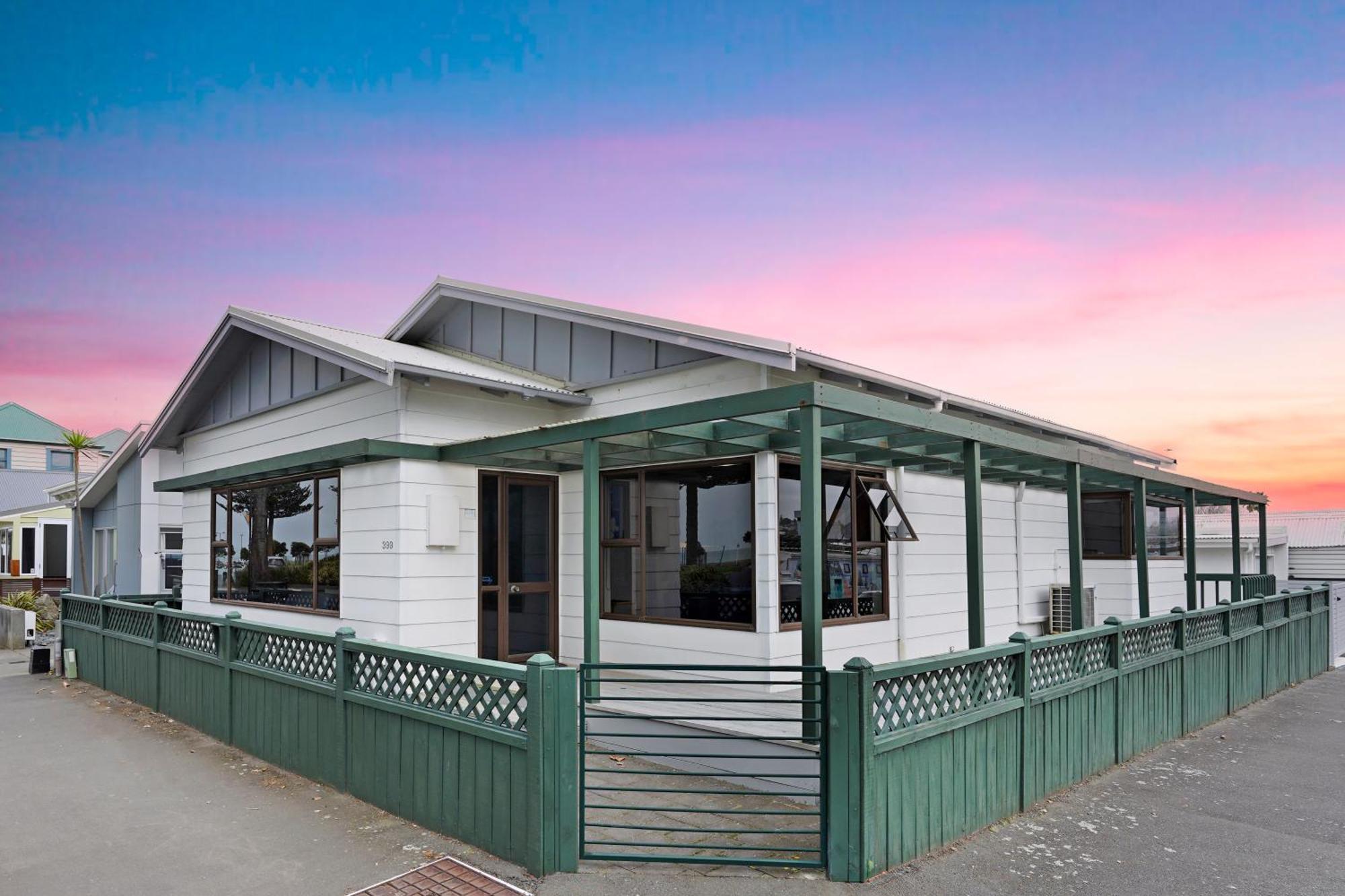 Hotel The Nautilus Napier Exterior foto The house at 101 Oxford Terrace, Ponsonby, where the first meeting of the Auckland Institute of Art was held in 1907
