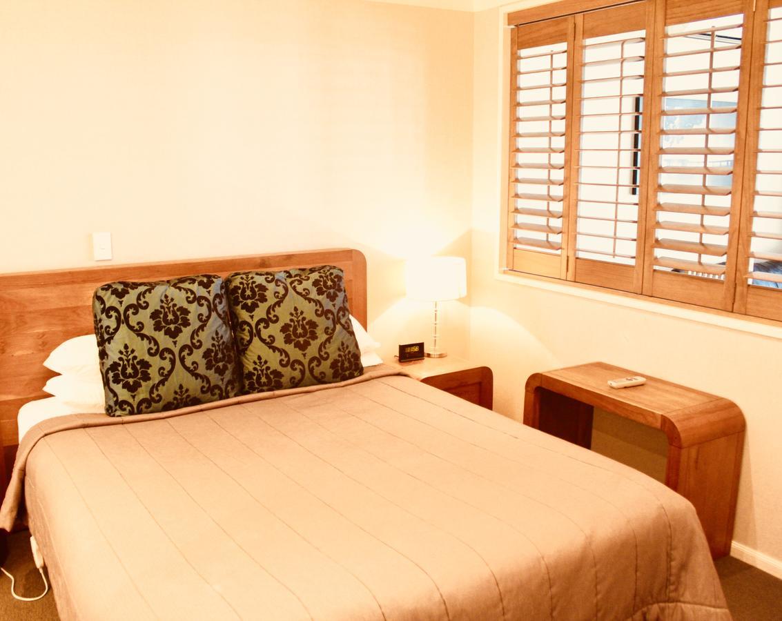 Hotel The Nautilus Napier Exterior foto A bedroom at the hotel