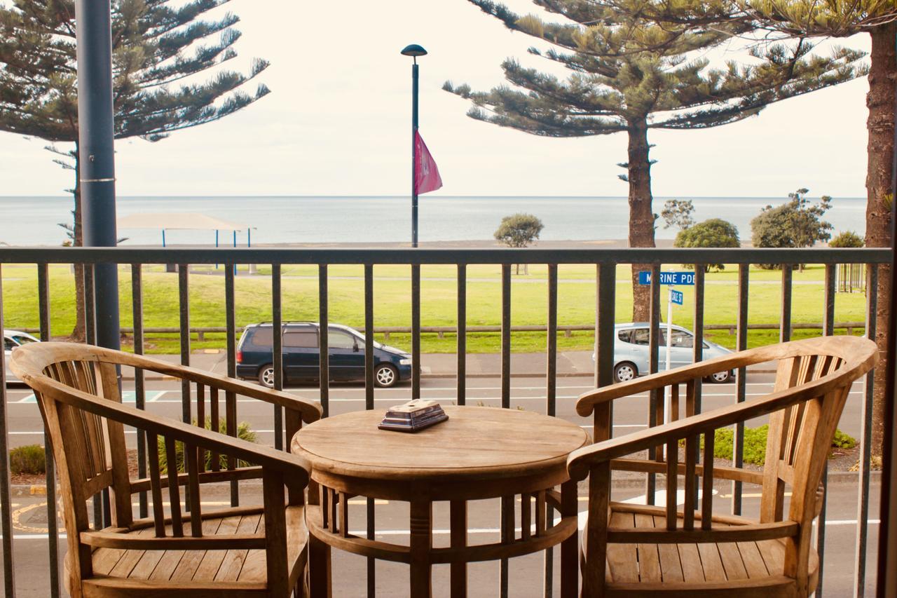 Hotel The Nautilus Napier Exterior foto A balcony