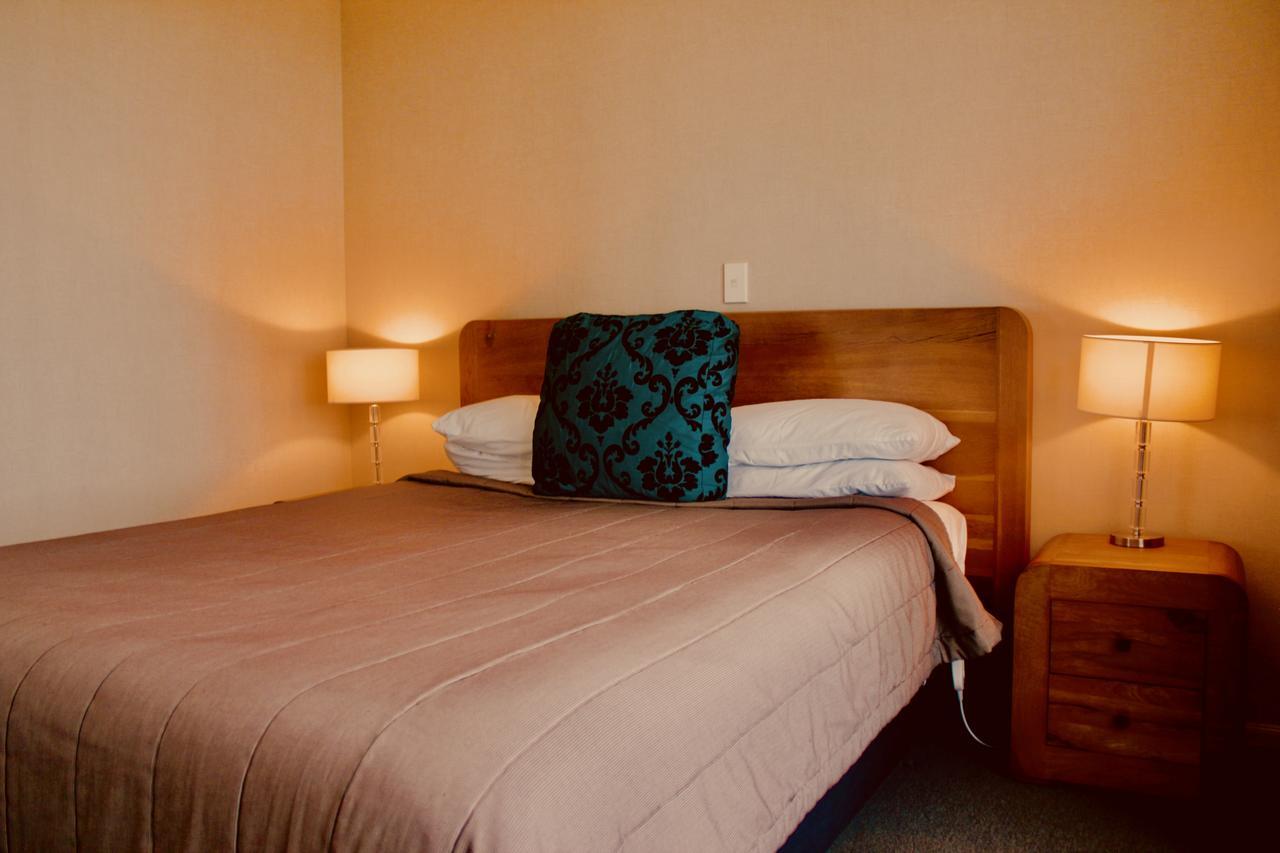 Hotel The Nautilus Napier Exterior foto A bedroom at the hotel