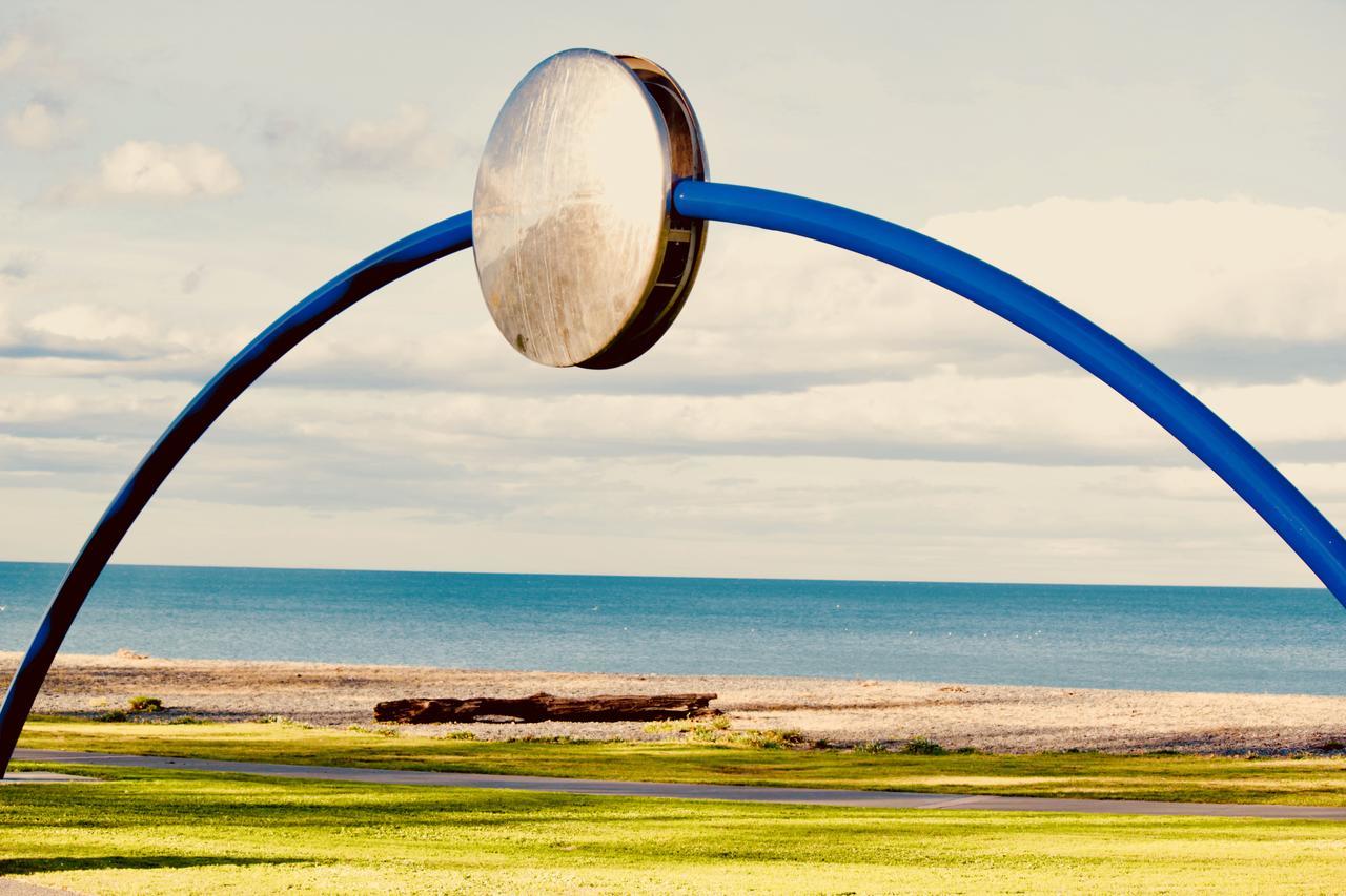 Hotel The Nautilus Napier Exterior foto The sculpture at the entrance to the park